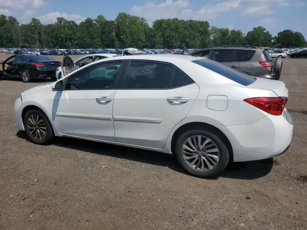 5YFBURHE3JP849404 2018 TOYOTA COROLLA - Image 2
