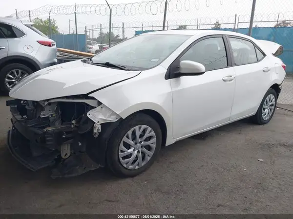 5YFBURHE3JP849547 2018 TOYOTA COROLLA - Image 2