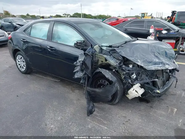 5YFBURHE3JP849645 2018 TOYOTA COROLLA - Image 1