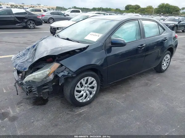 5YFBURHE3JP849645 2018 TOYOTA COROLLA - Image 2