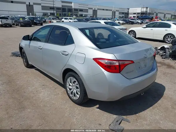 5YFBURHE3JP849693 2018 TOYOTA COROLLA - Image 2