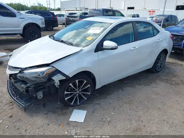 5YFBURHE3JP851122 2018 TOYOTA COROLLA - Image 2