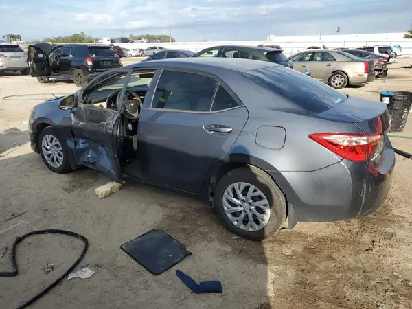 5YFBURHE3JP851282 2018 TOYOTA COROLLA - Image 2