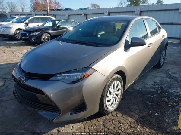 5YFBURHE3JP851556 2018 TOYOTA COROLLA - Image 2