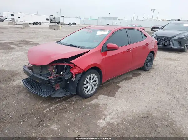 5YFBURHE3JP851931 2018 TOYOTA COROLLA - Image 2