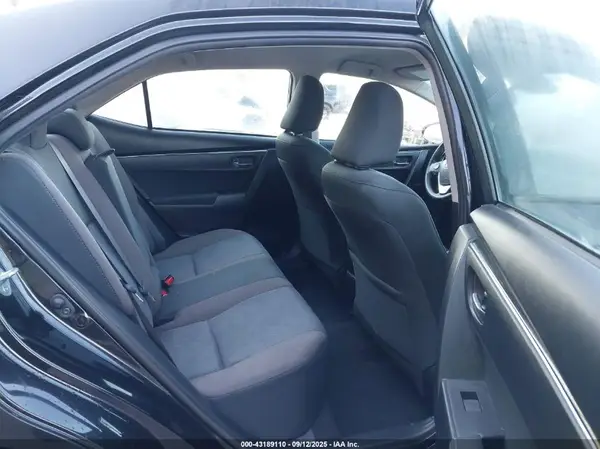 5YFBURHE3JP853906 2018 TOYOTA COROLLA - Image 8