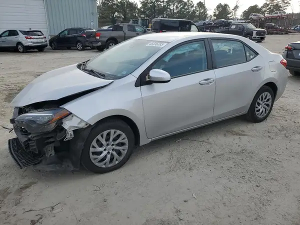 5YFBURHE3JP854716 2018 TOYOTA COROLLA - Image 1