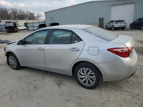 5YFBURHE3JP854716 2018 TOYOTA COROLLA - Image 2