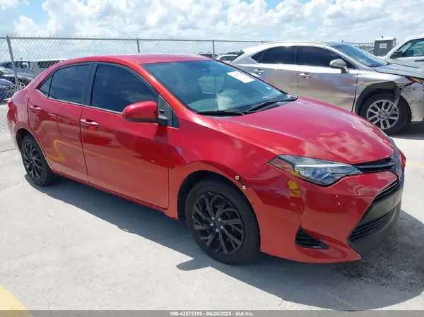 5YFBURHE3JP854764 2018 TOYOTA COROLLA - Image 1