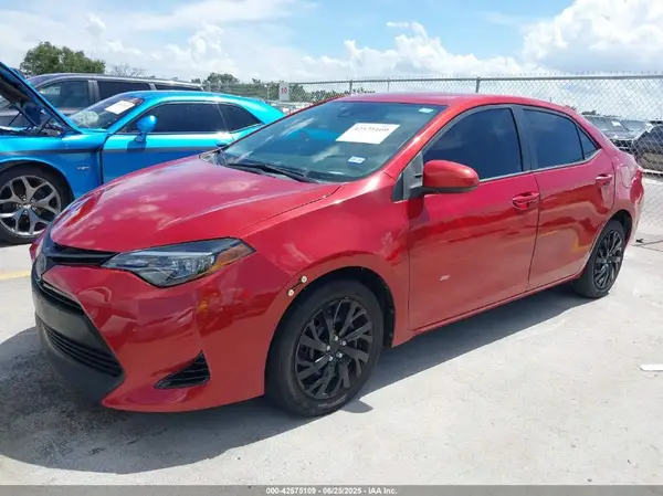 5YFBURHE3JP854764 2018 TOYOTA COROLLA - Image 2
