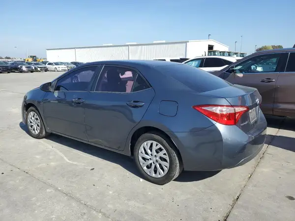 5YFBURHE3JP855137 2018 TOYOTA COROLLA - Image 2