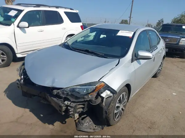 5YFBURHE3JP855543 2018 TOYOTA COROLLA - Image 2