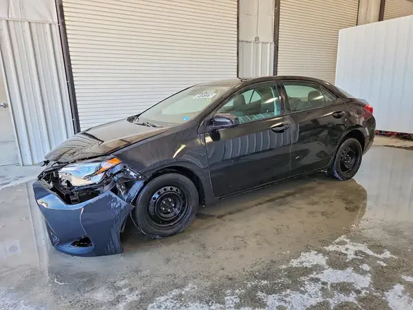 5YFBURHE3JP855798 2018 TOYOTA COROLLA - Image 1