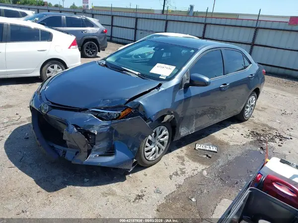 5YFBURHE3KP880265 2019 TOYOTA COROLLA - Image 2