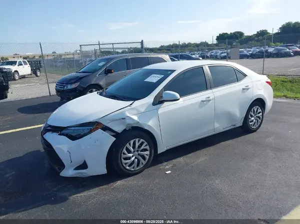 5YFBURHE3KP909666 2019 TOYOTA COROLLA - Image 2