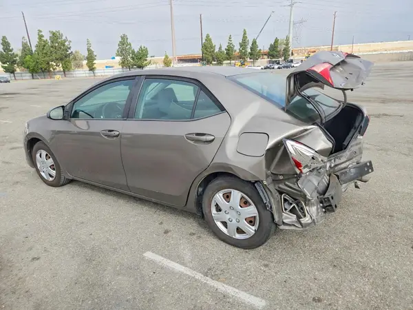 5YFBURHE3KP935006 2019 TOYOTA COROLLA - Image 2