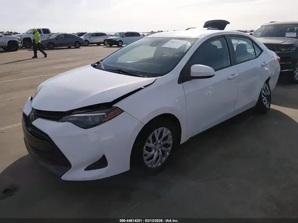 5YFBURHE3KP935216 2019 TOYOTA COROLLA - Image 2