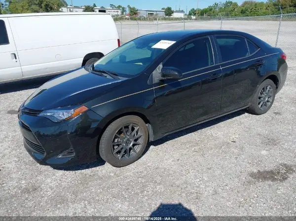5YFBURHE3KP937676 2019 TOYOTA COROLLA - Image 2
