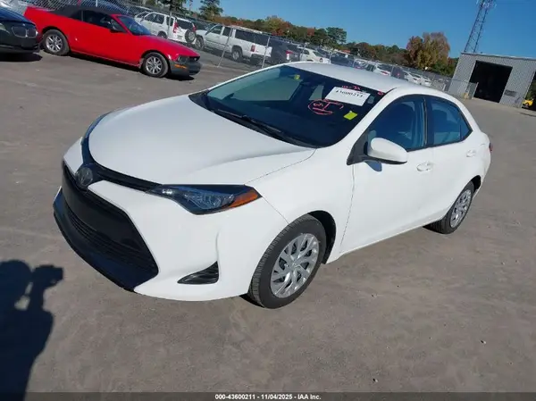 5YFBURHE3KP940612 2019 TOYOTA COROLLA - Image 2