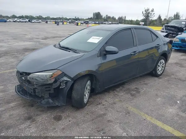 5YFBURHE3KP944806 2019 TOYOTA COROLLA - Image 2