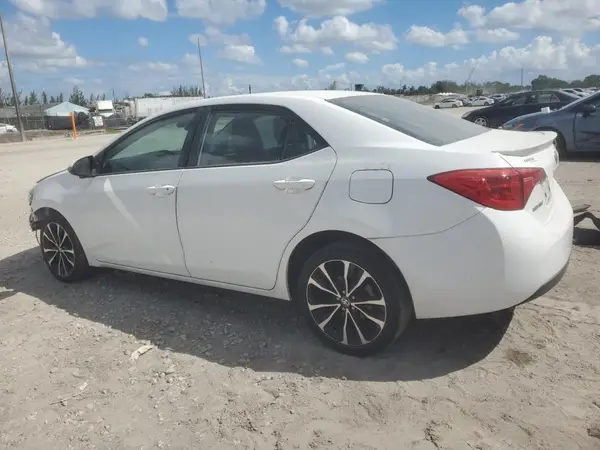 5YFBURHE3KP949519 2019 TOYOTA COROLLA - Image 2