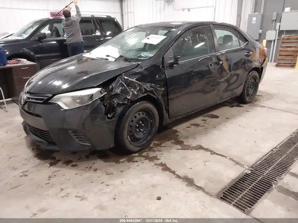 5YFBURHE4GP402802 2016 TOYOTA COROLLA - Image 2