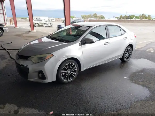 5YFBURHE4GP403772 2016 TOYOTA COROLLA - Image 2
