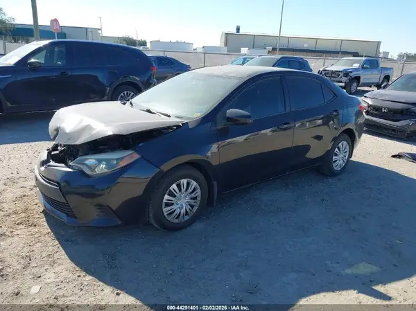 5YFBURHE4GP450798 2016 TOYOTA COROLLA - Image 2