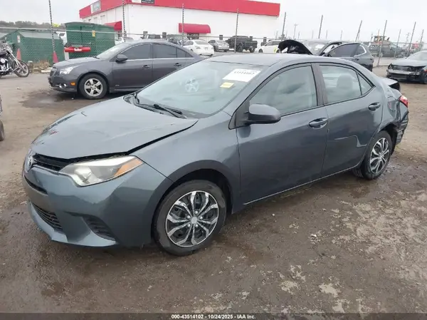 5YFBURHE4GP478763 2016 TOYOTA COROLLA - Image 2