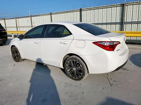 5YFBURHE4GP500468 2016 TOYOTA COROLLA - Image 2