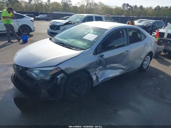 5YFBURHE4GP510577 2016 TOYOTA COROLLA - Image 2