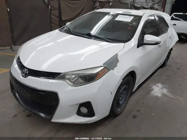 5YFBURHE4GP525743 2016 TOYOTA COROLLA - Image 2