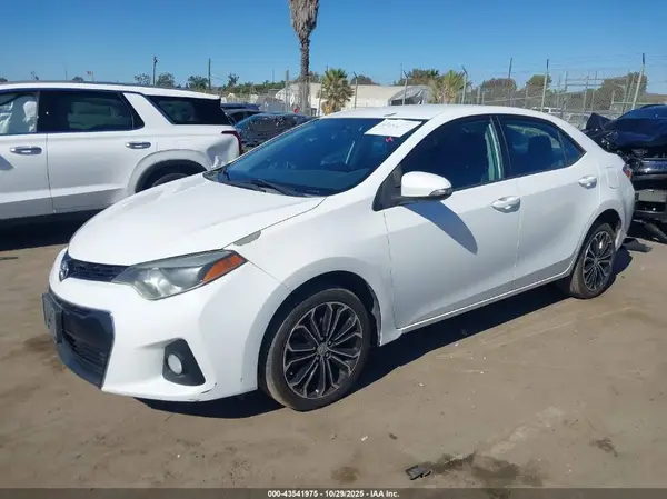 5YFBURHE4GP555728 2016 TOYOTA COROLLA - Image 2