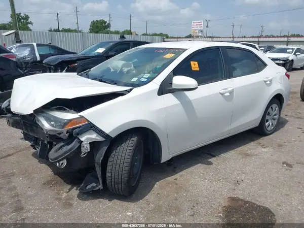 5YFBURHE4GP557916 2016 TOYOTA COROLLA - Image 2