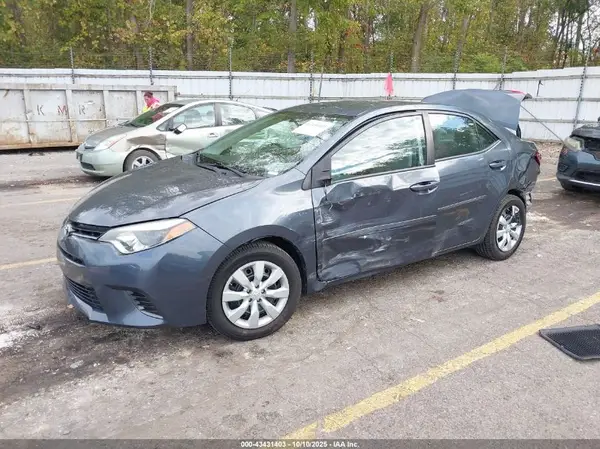 5YFBURHE4GP567586 2016 TOYOTA COROLLA - Image 2
