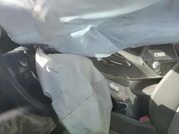 5YFBURHE4HP569078 2017 TOYOTA COROLLA - Image 8