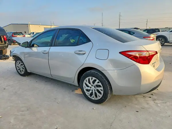 5YFBURHE4HP569176 2017 TOYOTA COROLLA - Image 2