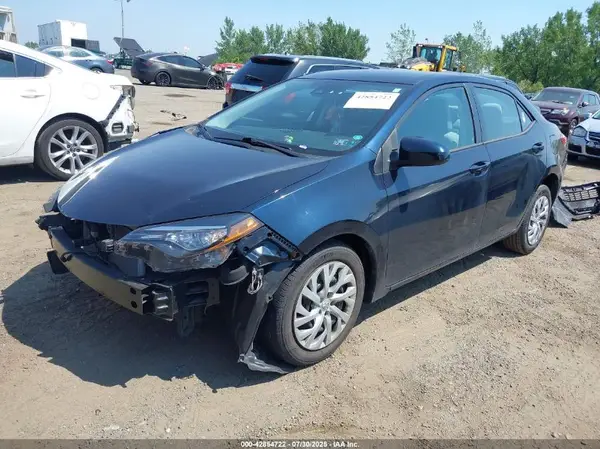 5YFBURHE4HP569887 2017 TOYOTA COROLLA - Image 2