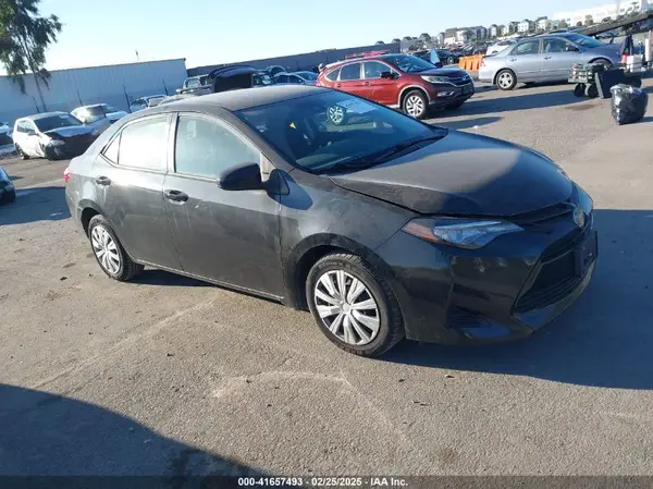 5YFBURHE4HP570053 2017 TOYOTA COROLLA - Image 1