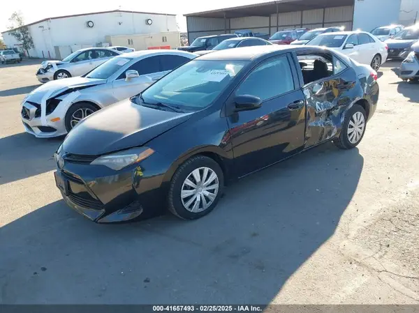 5YFBURHE4HP570053 2017 TOYOTA COROLLA - Image 2