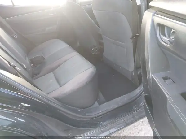 5YFBURHE4HP570148 2017 TOYOTA COROLLA - Image 8