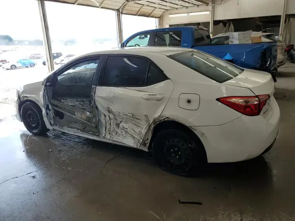 5YFBURHE4HP570912 2017 TOYOTA COROLLA - Image 2