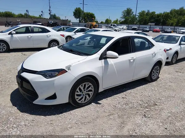 5YFBURHE4HP573597 2017 TOYOTA COROLLA - Image 2
