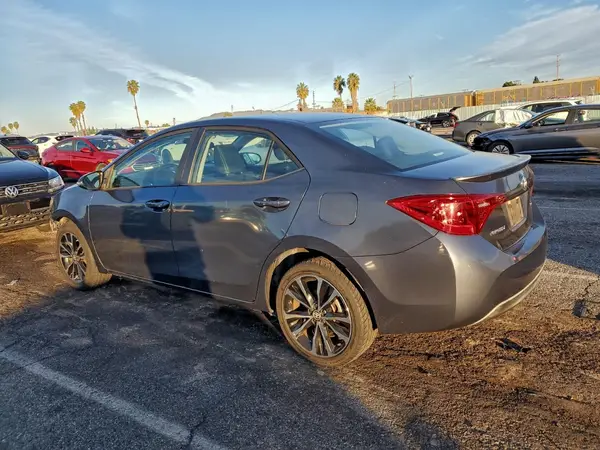 5YFBURHE4HP574636 2017 TOYOTA COROLLA - Image 2