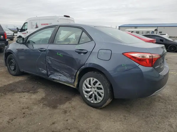 5YFBURHE4HP576077 2017 TOYOTA COROLLA - Image 2
