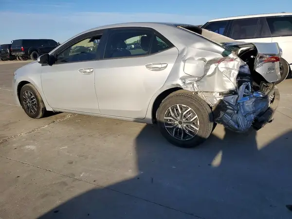 5YFBURHE4HP581747 2017 TOYOTA COROLLA - Image 2