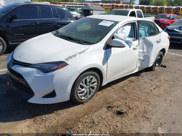 5YFBURHE4HP582235 2017 TOYOTA COROLLA - Image 2