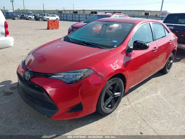 5YFBURHE4HP583787 2017 TOYOTA COROLLA - Image 2