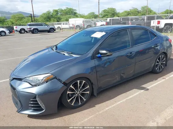 5YFBURHE4HP583806 2017 TOYOTA COROLLA - Image 2