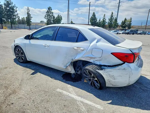 5YFBURHE4HP584146 2017 TOYOTA COROLLA - Image 2
